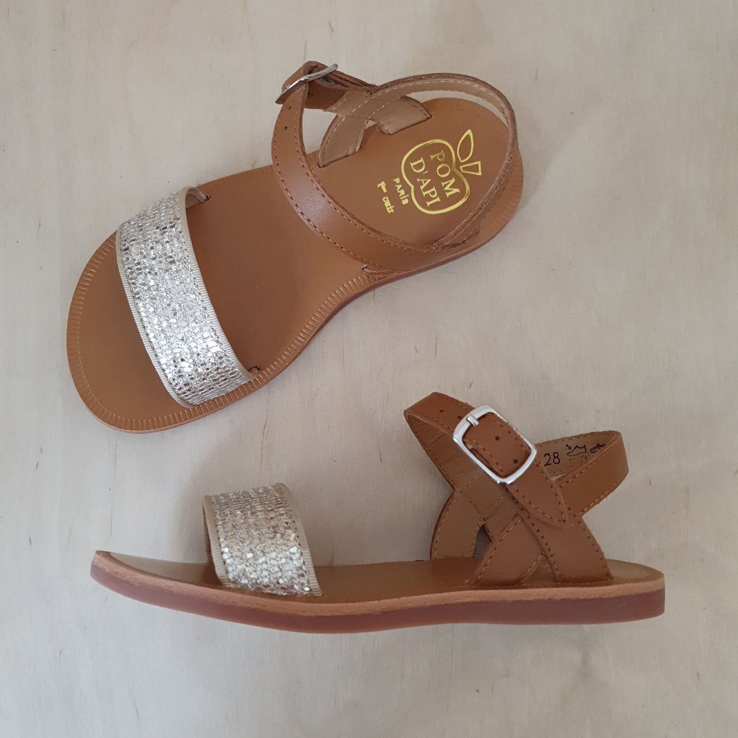 POM D'API - sandaal plagette buckle tao - camel gold