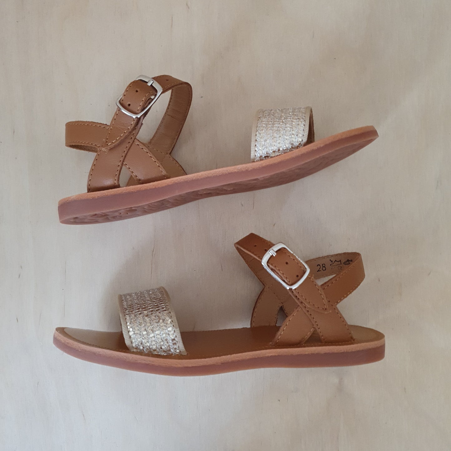 POM D'API - sandaal plagette buckle tao - camel gold