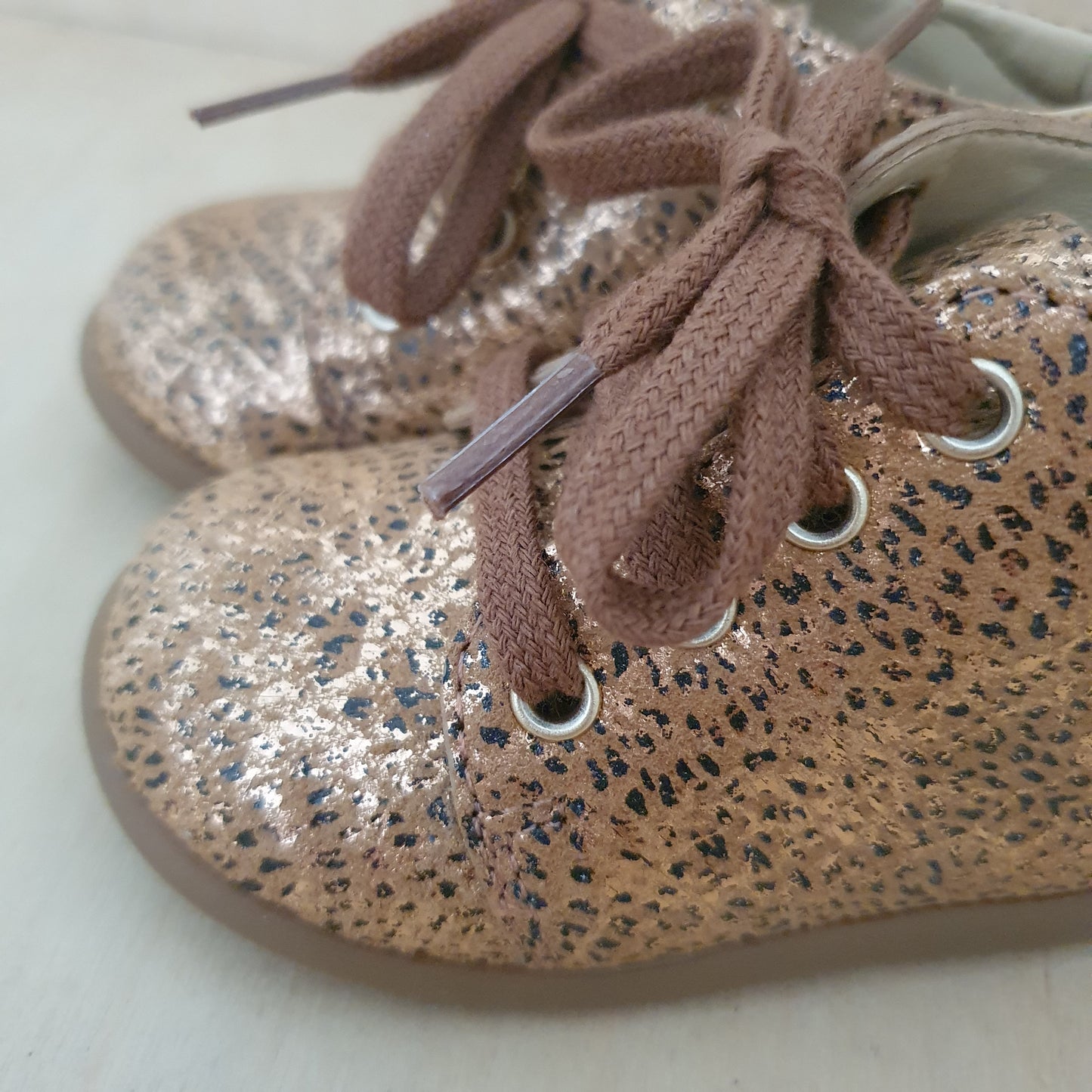 stapschoen - stand up - copper shiny