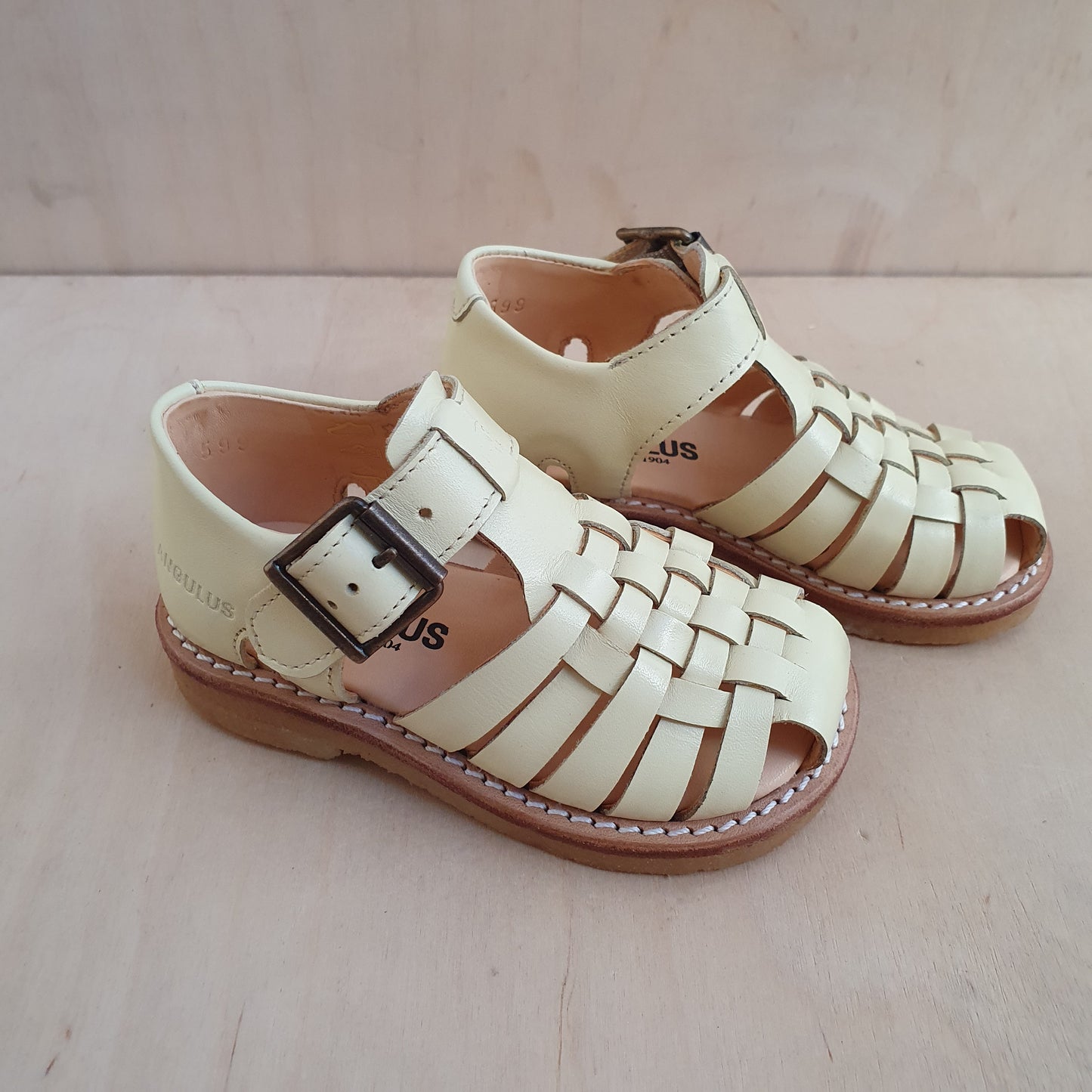 ANGULUS - stapsandaal met gesp - light yellow