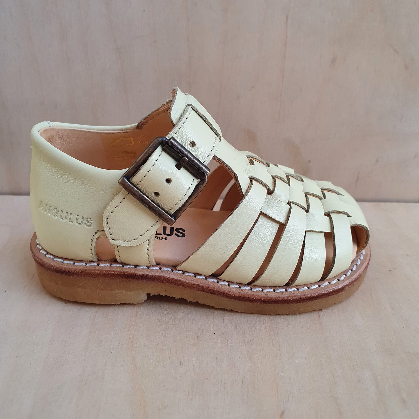 ANGULUS - stapsandaal met gesp - light yellow
