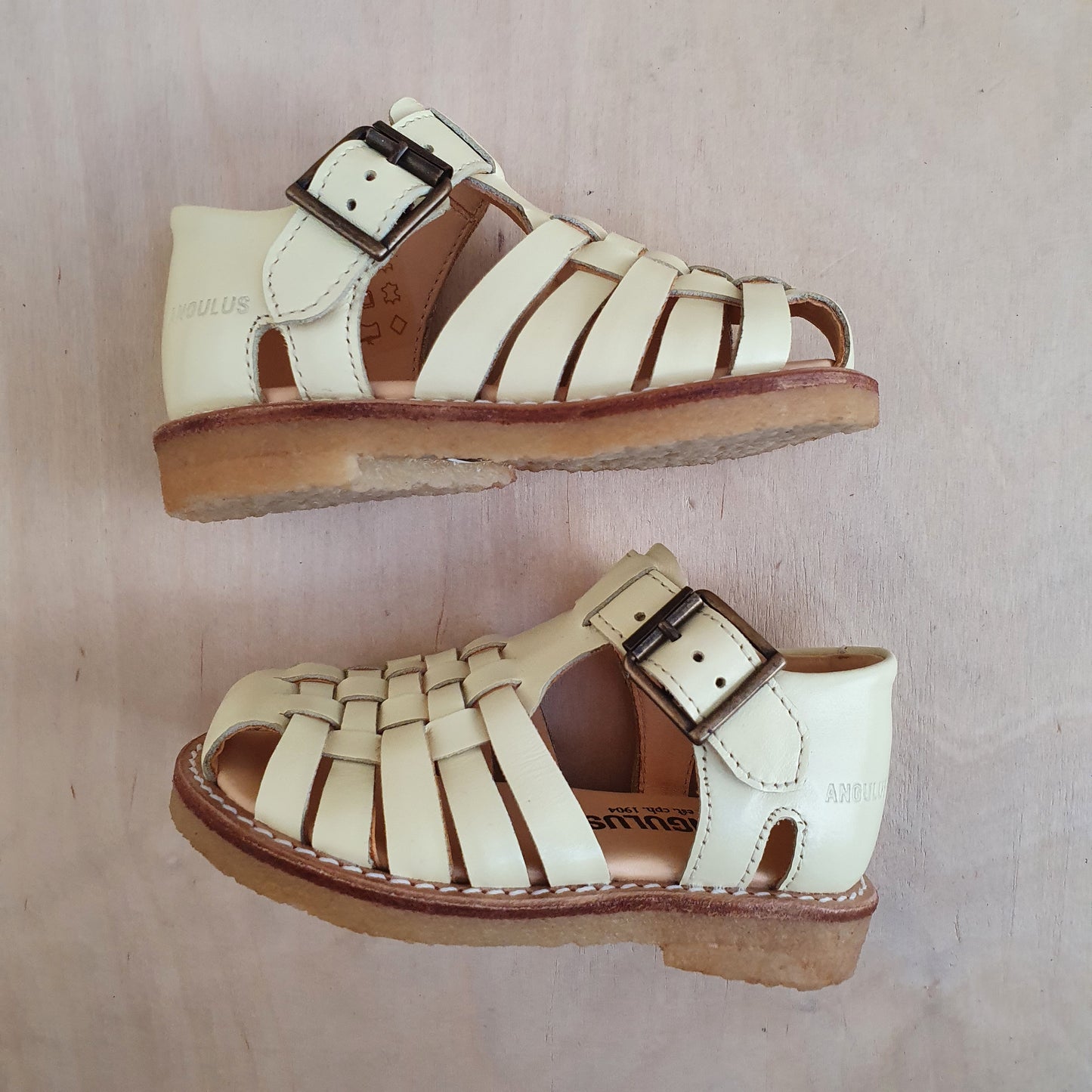 ANGULUS - stapsandaal met gesp - light yellow