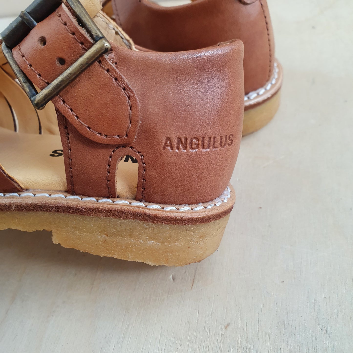 ANGULUS - stapsandaal met gesp - tan