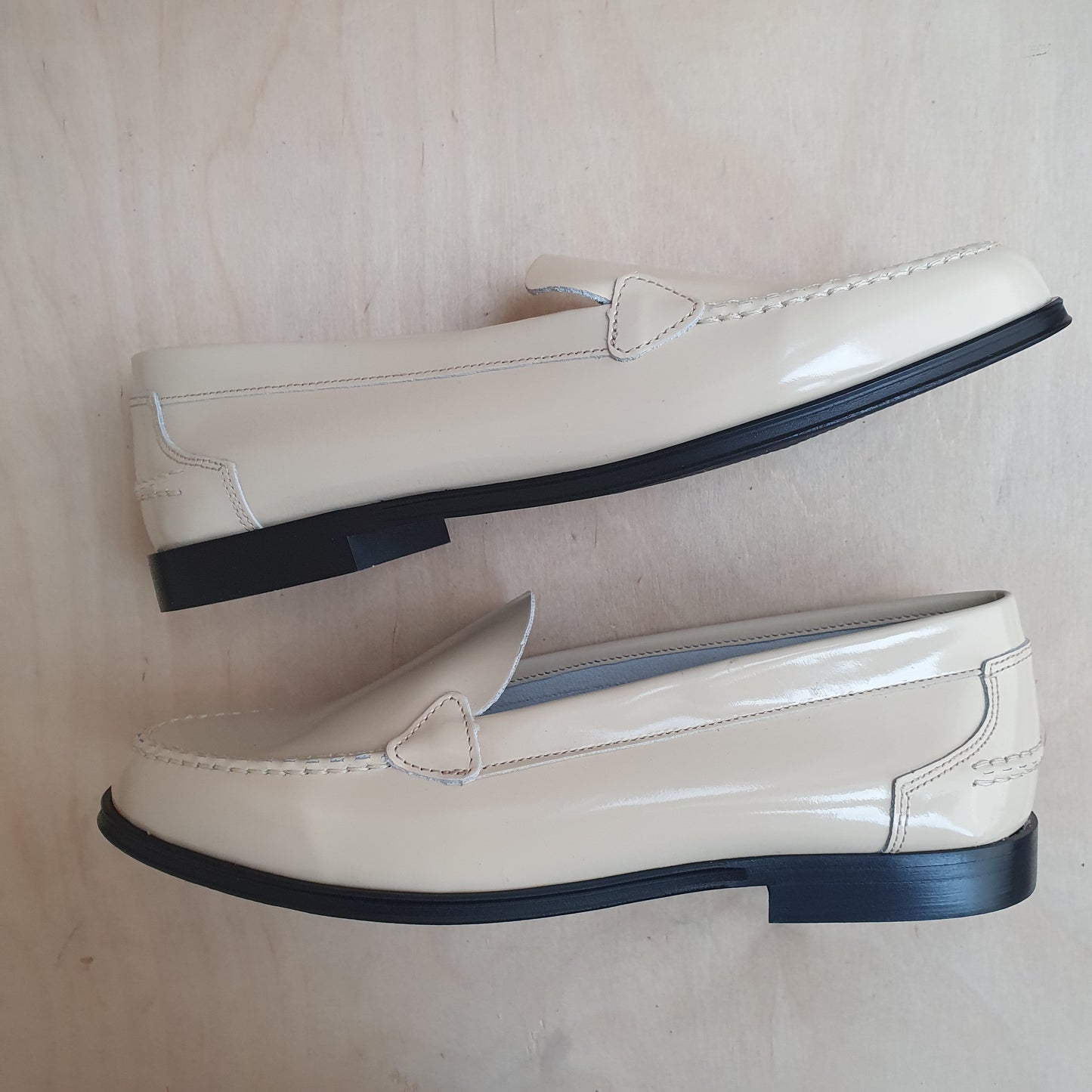 dames loafer - beige lakleder