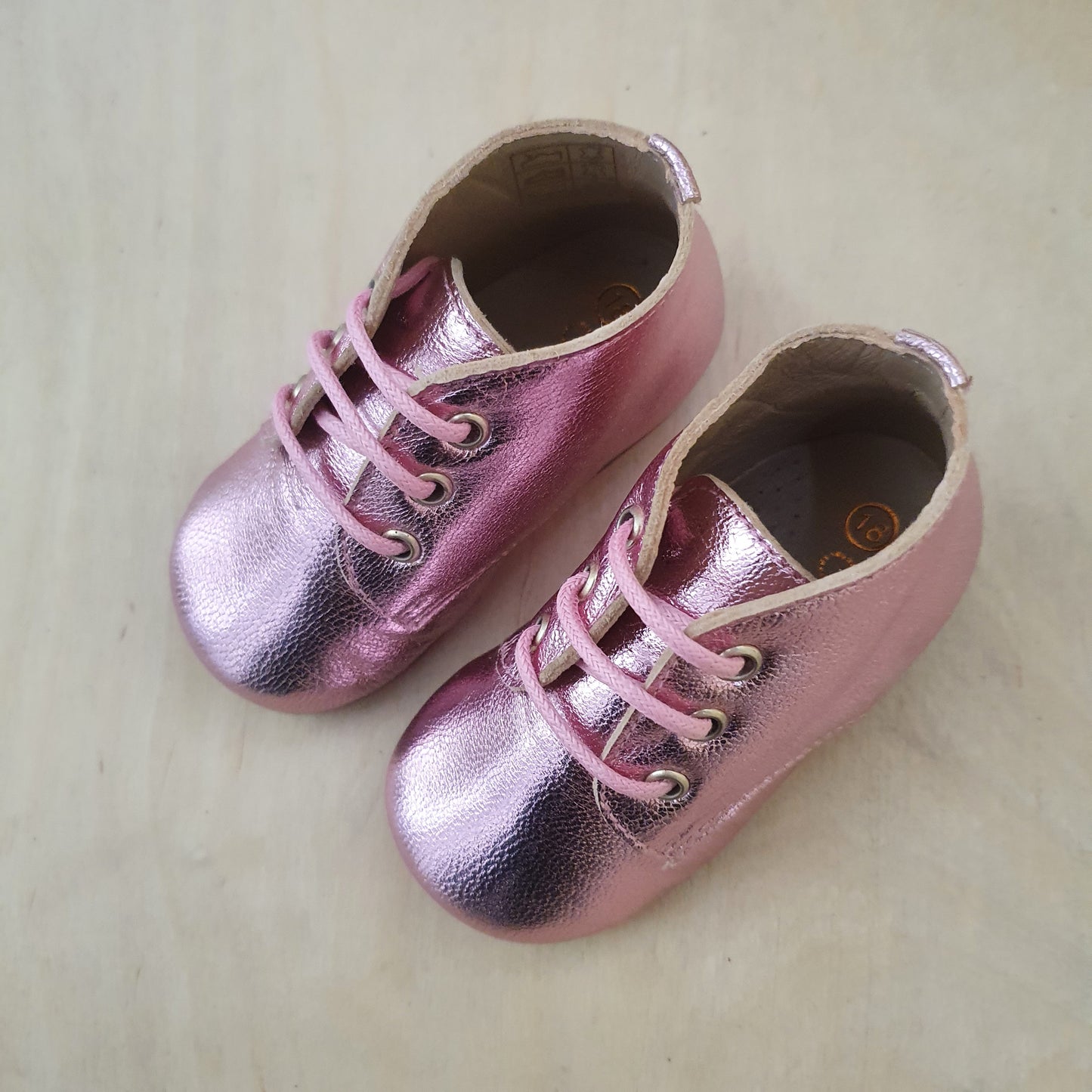 CONFETTI - stapschoen miki - galaxy roze