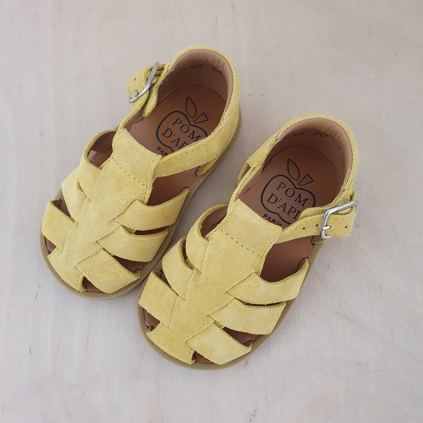 POM D'API - stapsandaal - poppy daddy - velours jaune