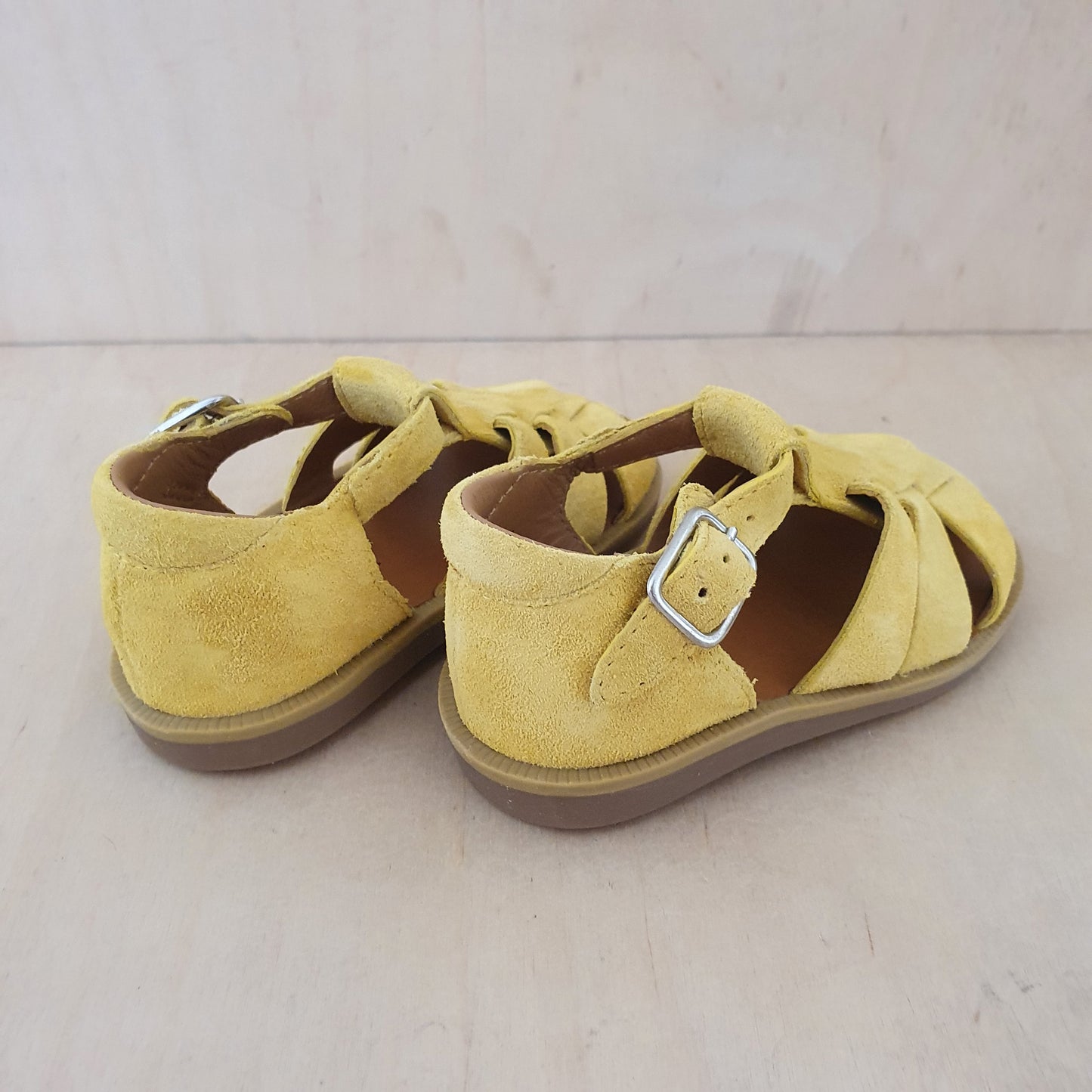POM D'API - stapsandaal - poppy daddy - velours jaune