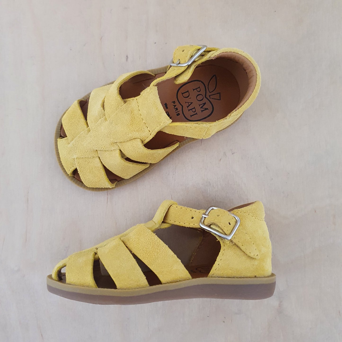 POM D'API - stapsandaal - poppy daddy - velours jaune