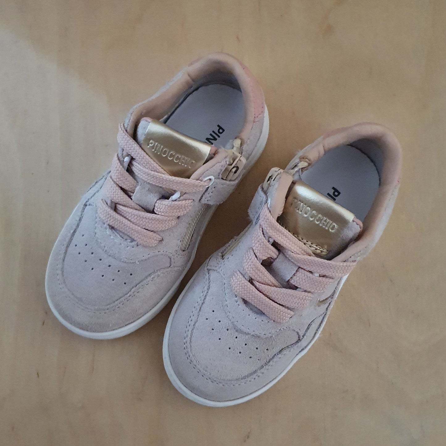 lage sneaker - suede beige en lichtroze