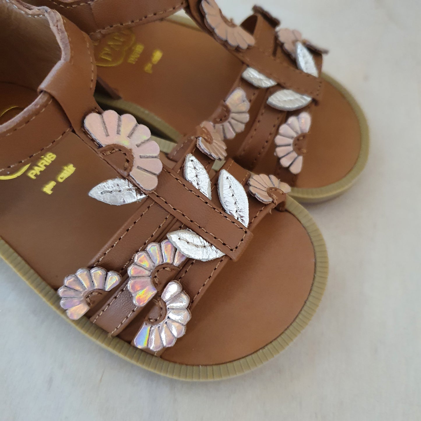 POM D'API - stapsandaal - poppy daisy camel / multi rosé