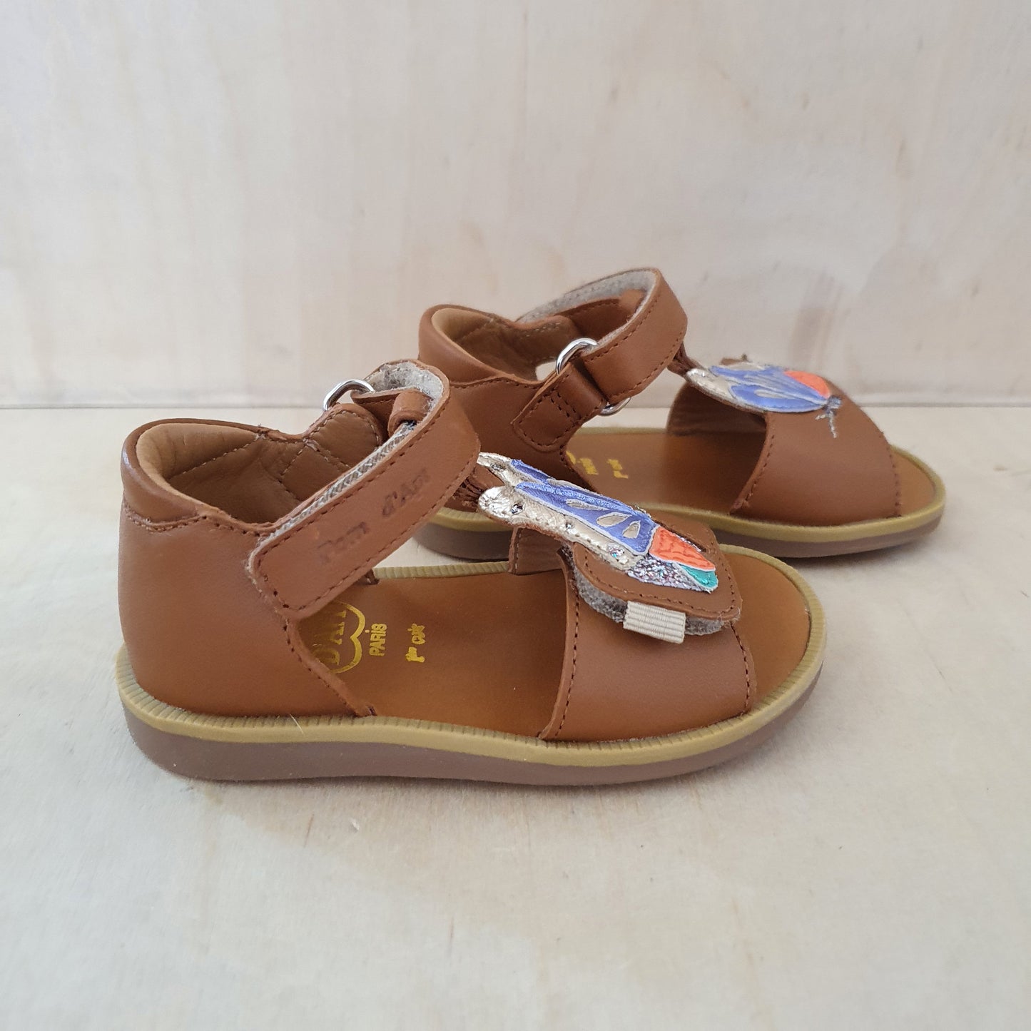 POM D'API - stapsandaal - poppy papillon - nappa camel multi