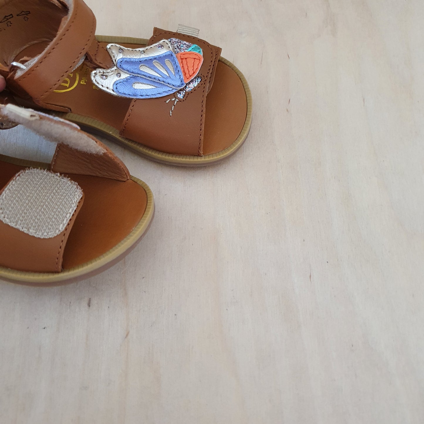 POM D'API - stapsandaal - poppy papillon - nappa camel multi