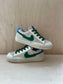sneaker - wit groene streep, blauwe hiel