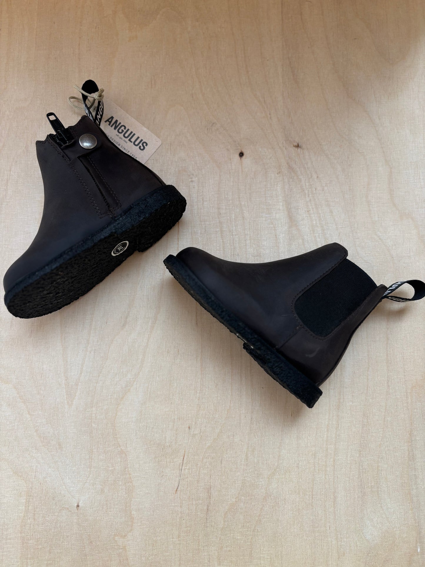 Angulus - beginner's chelsea boot - logotap - dark brown