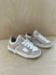 sneaker zachtroze, glittersteentjes, goud
