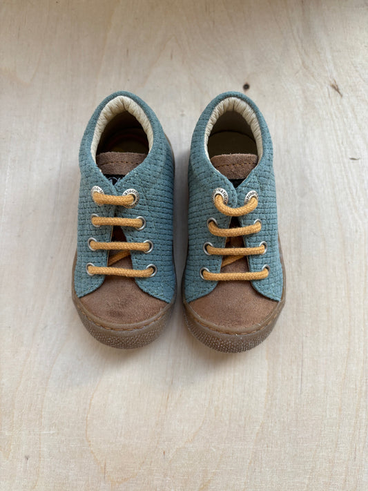 Naturino cocoon suede sage brown - gele veters