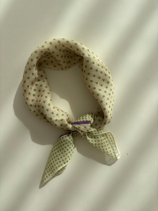 Sjaaltje polka dots lichtgroen