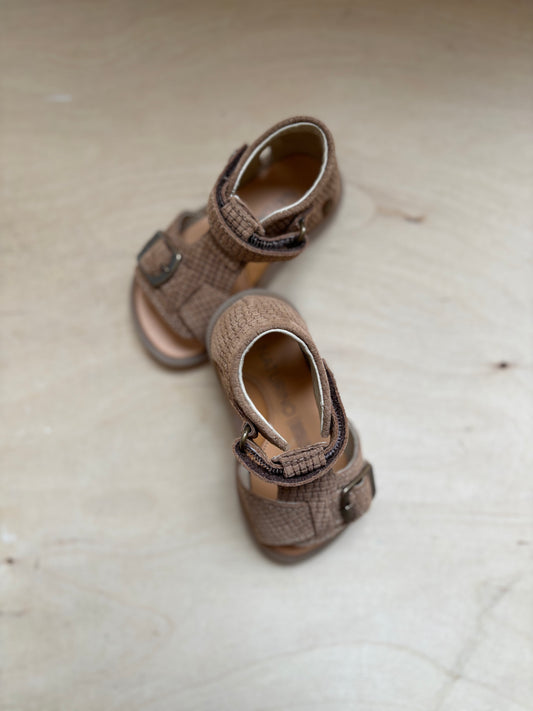 Naturino sandaal classic suede woven bruin