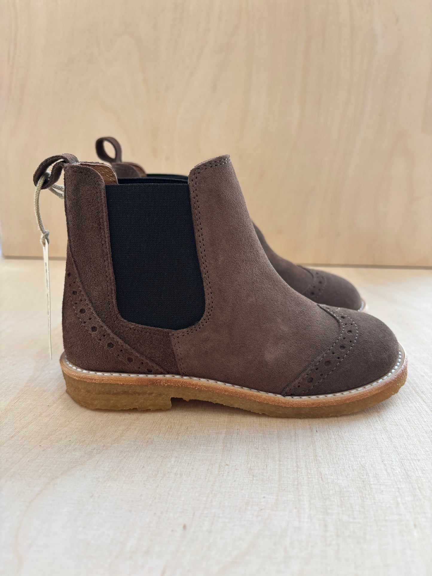 Angulus - chelsea boot lace pattern - dark taupe brown