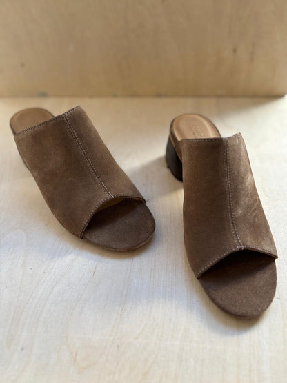 Angulus dames slip in sandaal bruin met hak