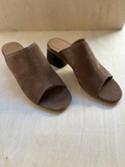 Angulus dames slip in sandaal bruin met hak