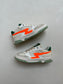 sneaker - wit oranje bliksem, groene details