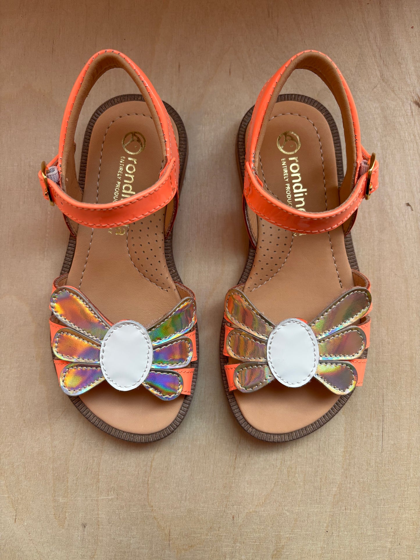 Rondinellla sandaal coraal bloem