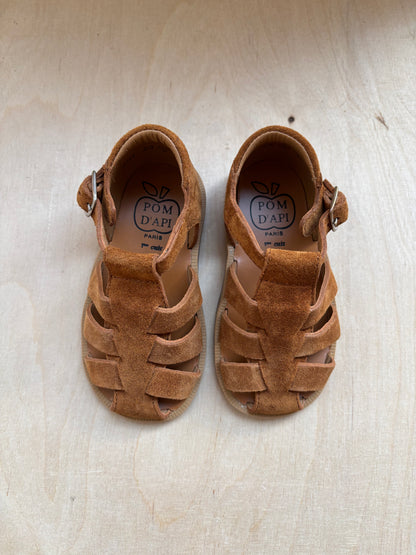 Pom d'api stapsandaal poppy daddy velours caramel