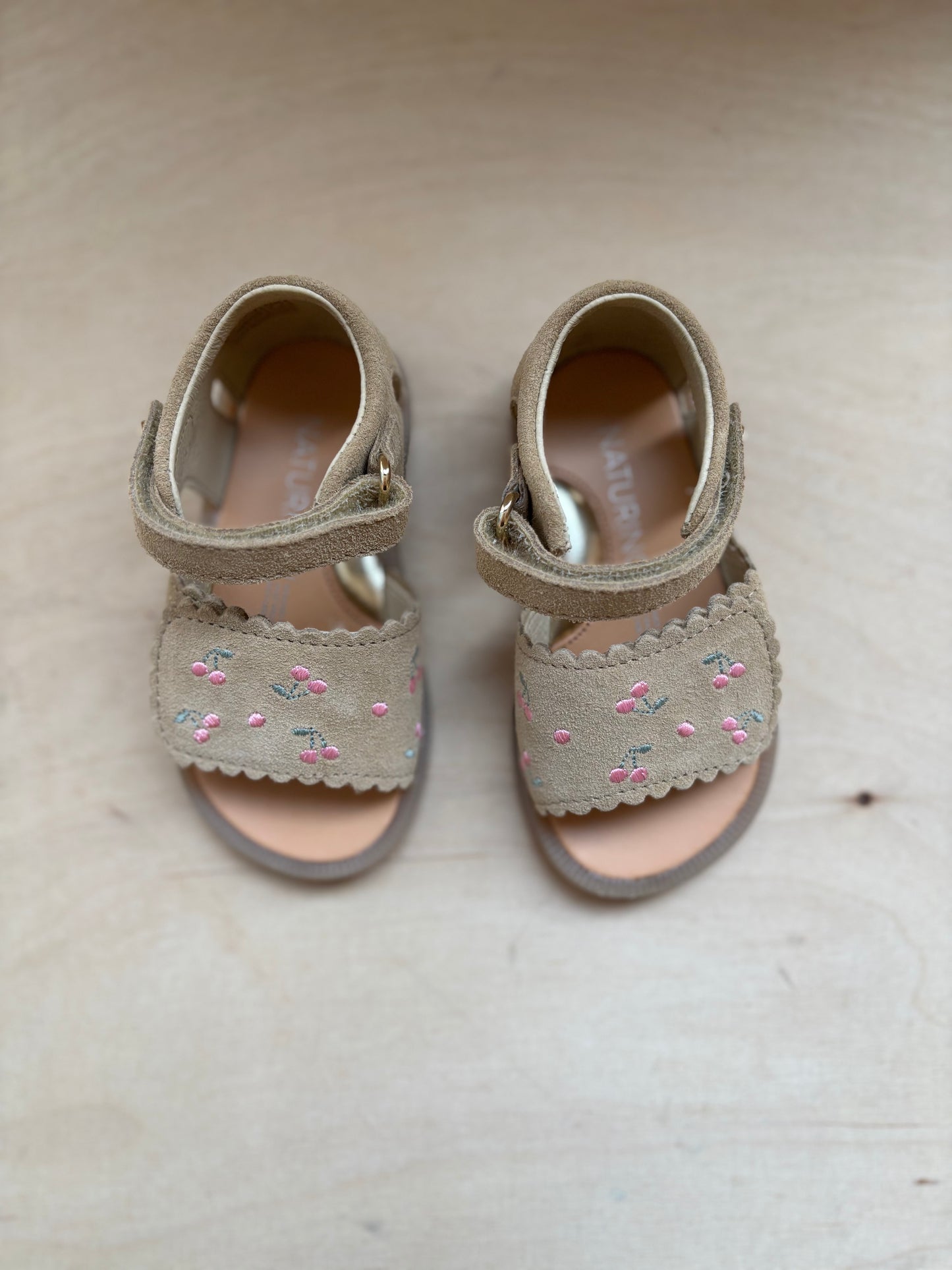 Naturino sandaal suede cherry sand