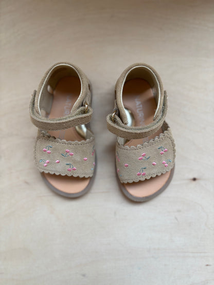 Naturino sandaal suede cherry sand