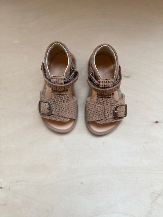 Naturino sandaal classic suede woven bruin
