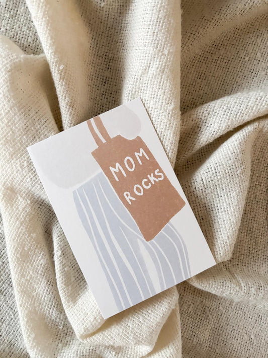 Wenskaart 'Mom rocks'