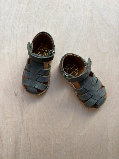 Pom d'api eerste gesloten sandaal poppy daddy velours kaki