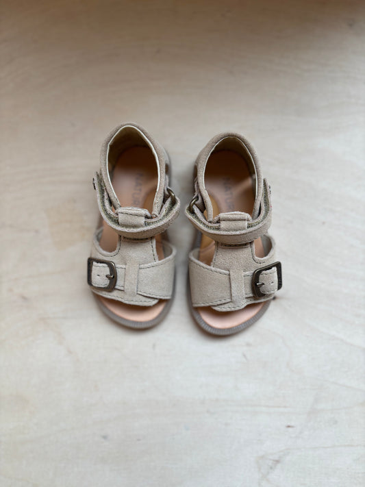 Naturino sandaal classic suede sand