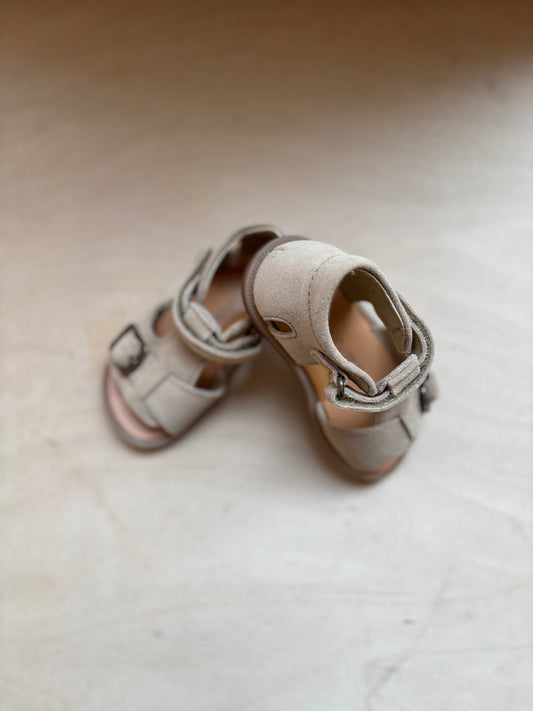 Naturino sandaal classic suede sand