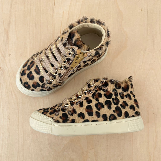 sneaker snopes - horse leo