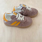 harry sneaker - taupe suede, mosterd strepen - kids