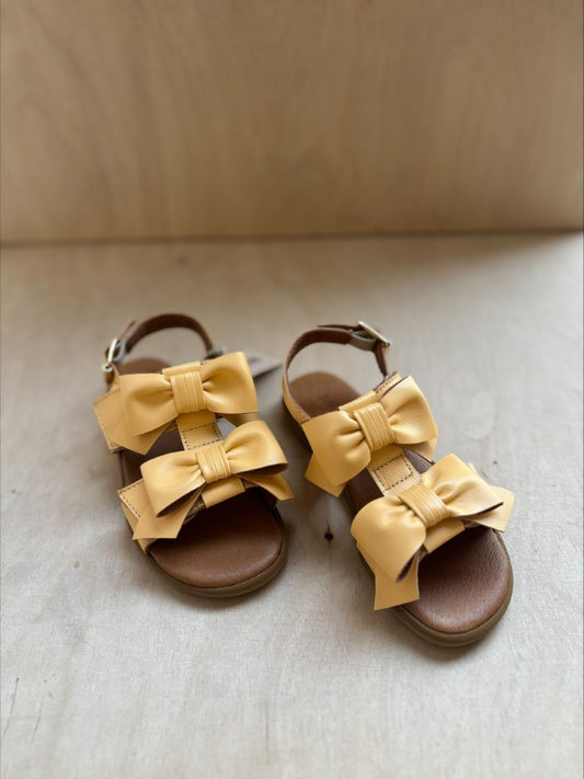 Angulus sandaal yellow bows