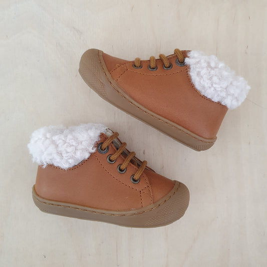 NATURINO - préstapper cocoon - cognac met wollen detail