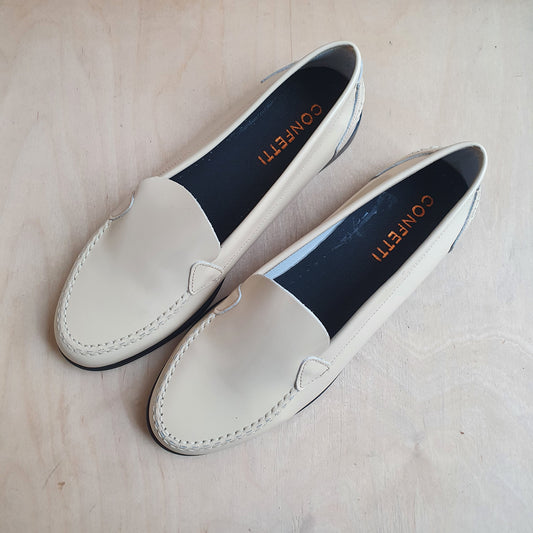 CONFETTI - dames loafer - beige lakleder